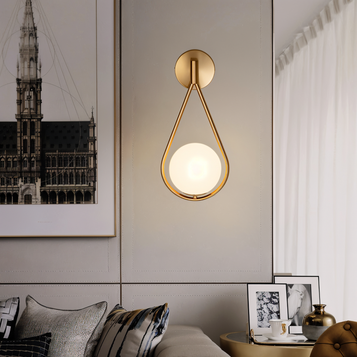 ArtLoop droppformad vägglampa med modern LED-belysning för stilfull inredning.