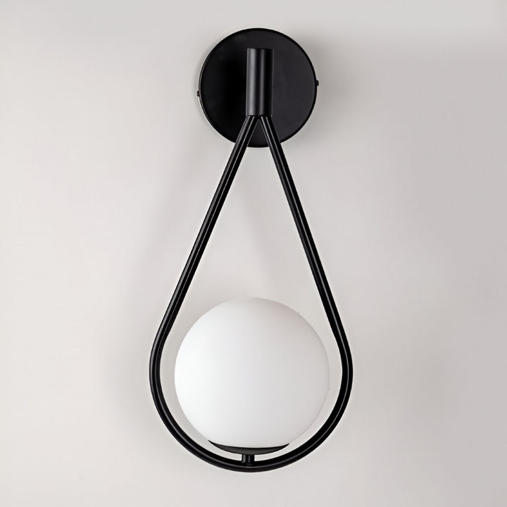 ArtLoop vägglampa med droppformad design, modern LED-belysning för ett upplyst hem.