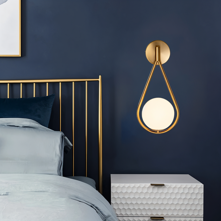 ArtLoop droppformad designlampa för vägg, stilfull och modern inomhusbelysning i sovrummet.
