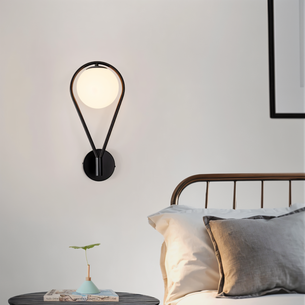Modern ArtLoop vägglampa, droppformad med energieffektiv LED, för inomhusbelysning.