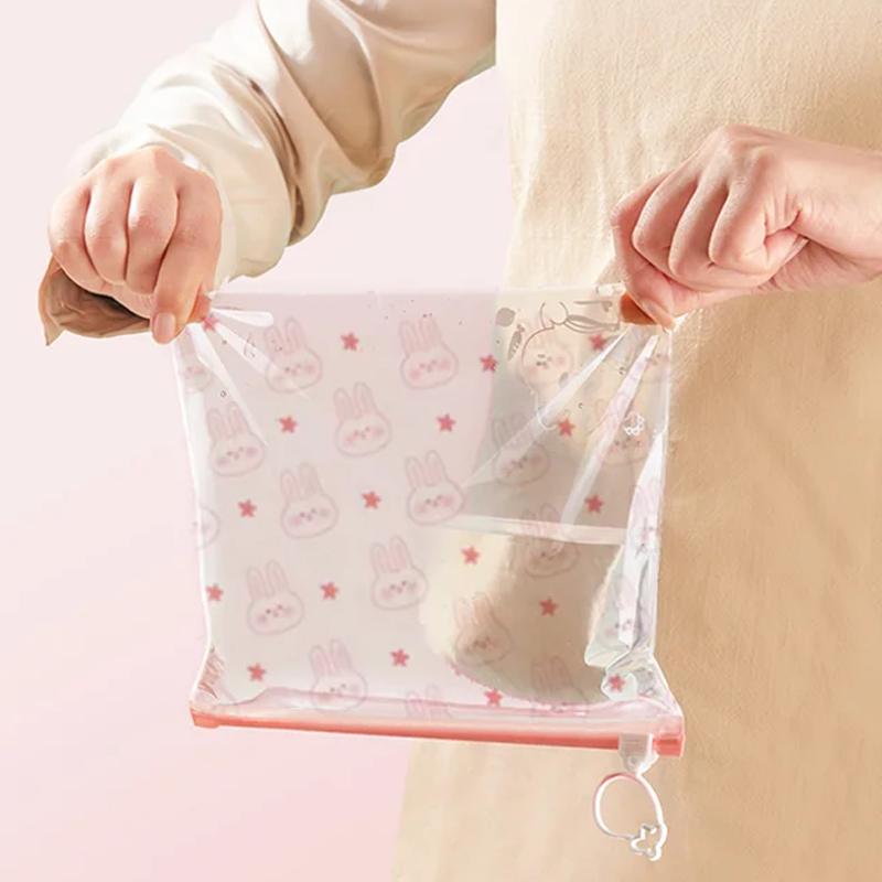 "Återanvändbar plastpåse med dragkedja för förvaring, transparent design, idealisk för kökslagring och organisering."