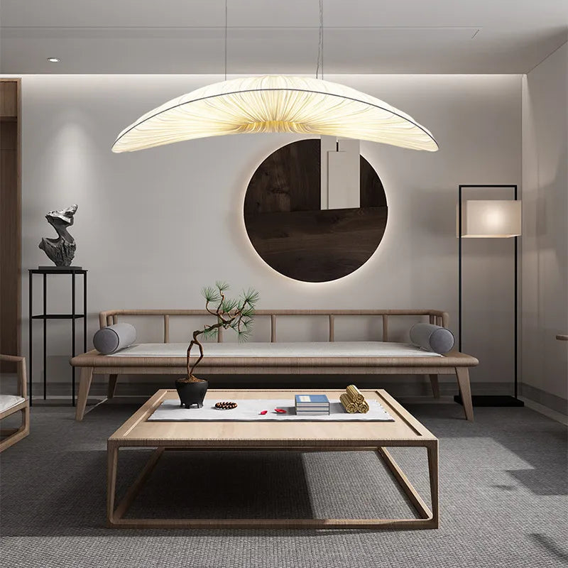Inspirationsbild: Aurelia Marin LED-lampa som fokaldetalj i sovrummet. Modern LED-belysning.