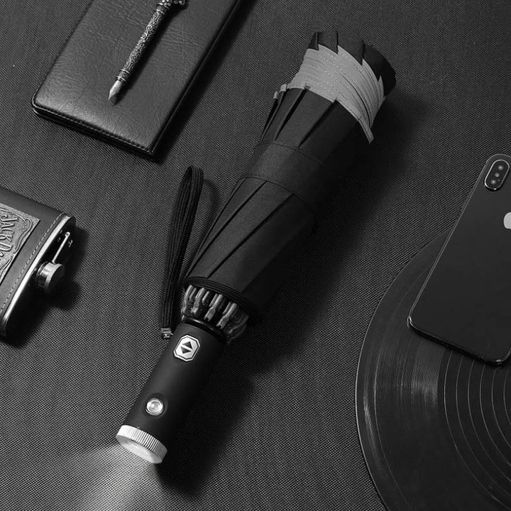 "Automatiskt fällbart paraply med LED, reflexrand, svart design, säkerhet och stil i regn och mörker, accessoar"