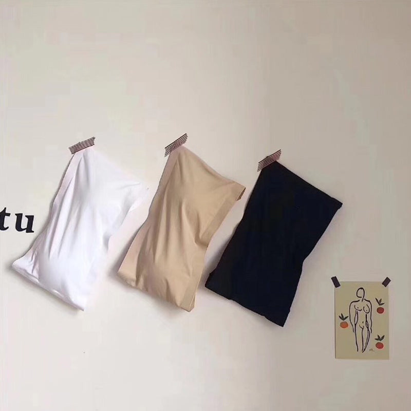 "Axelbandslös dam BH i is-silk, elegant och bekväm, ger stöd och andningsbar känsla, finns i vit, svart och beige."