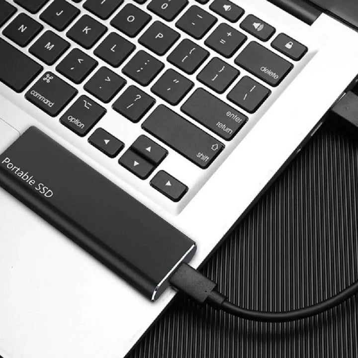 Kraftfull 4TB extern hårddisk USB-C. Bärbar lösning för omfattande dataförvaring och backup.