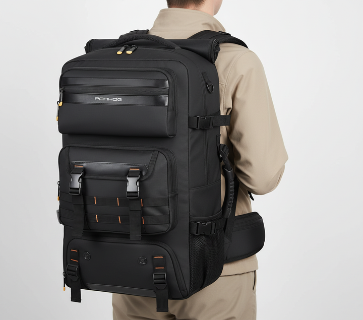 Unisex 50L BaggageMaster resväska/ryggsäck för resekomfort. Inkluderar USB-laddning och rymliga fack för bagage.