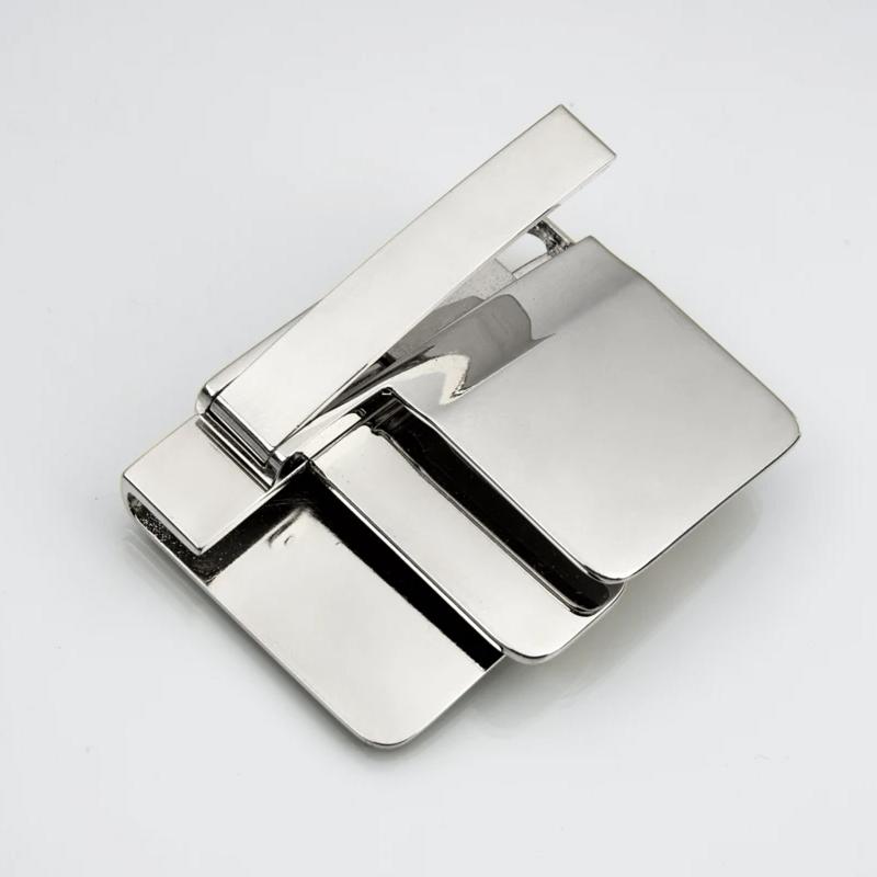 "Bältesjusteringsklämma i silver, kompakt och diskret design, ger perfekt passform för byxor och kjolar, elegant accessoar."