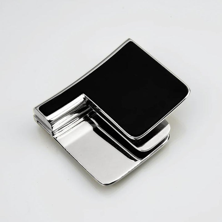 "Bältesjusteringsklämma i silver, kompakt och diskret design, ger perfekt passform för byxor och kjolar, elegant accessoar."