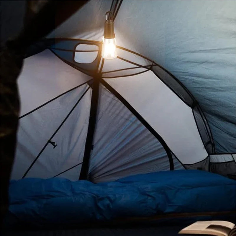 "Bärbar retro hängande lampa med vintage design och Type-C laddning, perfekt för utomhusbruk som camping och trädgård."