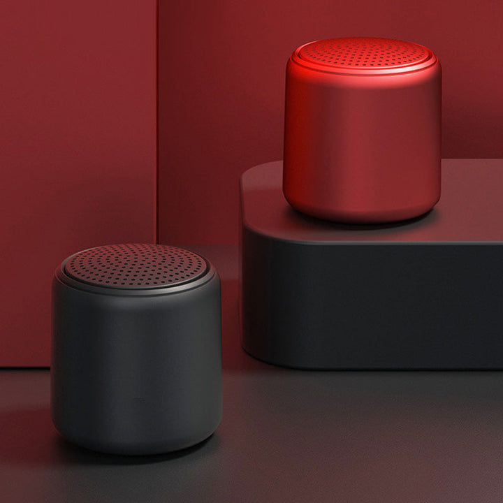 "Bärbar trådlös Bluetooth-högtalare i macaroon-färg med modern design, kompakt och lätt, perfekt för resor och hemmet."