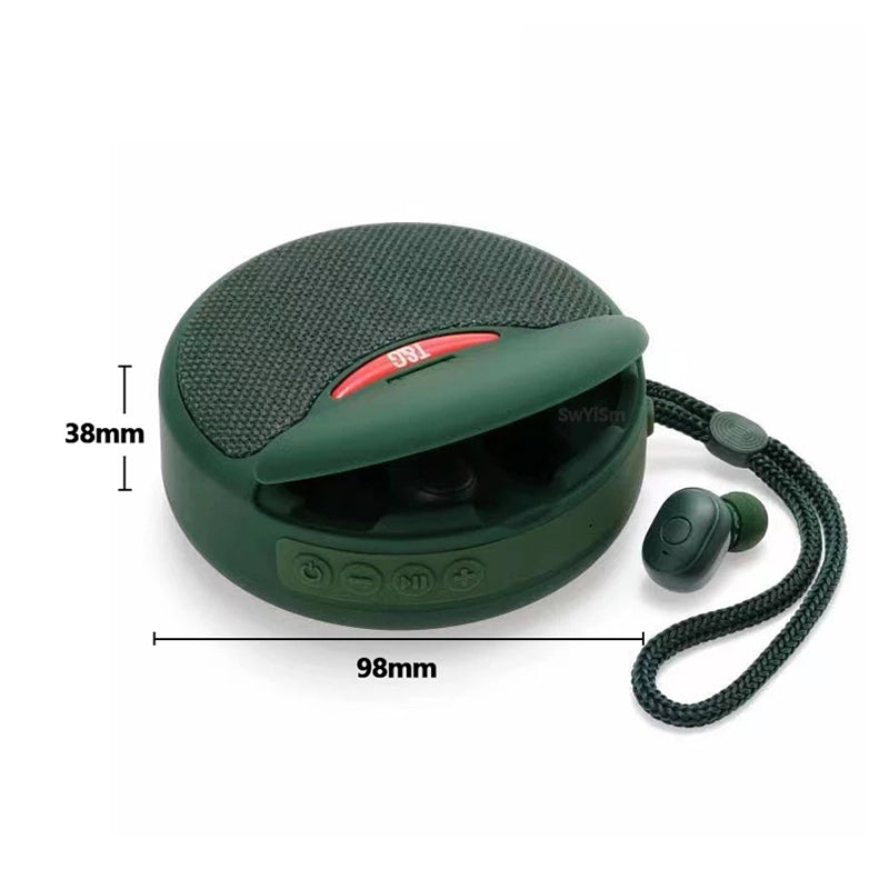 Bärbar TWS Bluetooth-högtalare med hörlurar, kompakt design, svart, levererar rumsfyllande 3D-stereoljud.