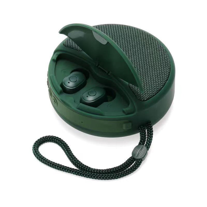 Bärbar TWS Bluetooth-högtalare med hörlurar, kompakt design, svart, levererar rumsfyllande 3D-stereoljud.