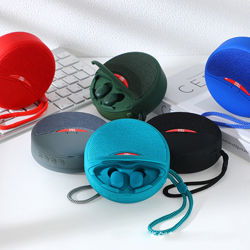 Bärbar TWS Bluetooth-högtalare med hörlurar, kompakt design, svart, levererar rumsfyllande 3D-stereoljud.