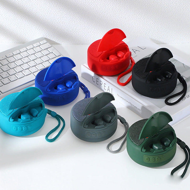 Bärbar TWS Bluetooth-högtalare med hörlurar, kompakt design, svart, levererar rumsfyllande 3D-stereoljud.