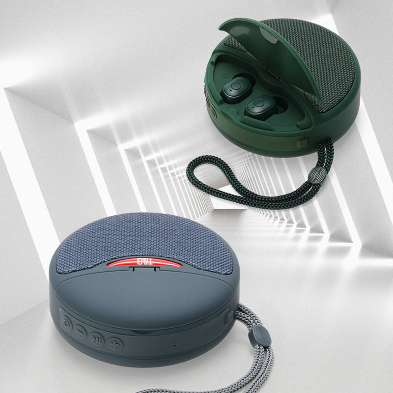 Bärbar TWS Bluetooth-högtalare med hörlurar, kompakt design, svart, levererar rumsfyllande 3D-stereoljud.