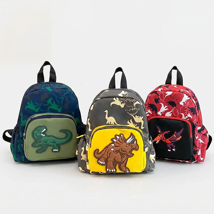 Söt barnryggsäck med dinosaurier, en rolig accessoar för förskolebarn.