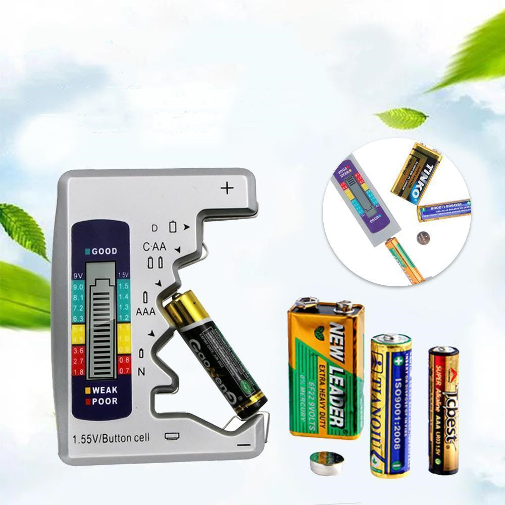 Batteritestare för hemelektronik visar batteristatus i färger, kompakt design, mäter knapp- och 9V-batterier.