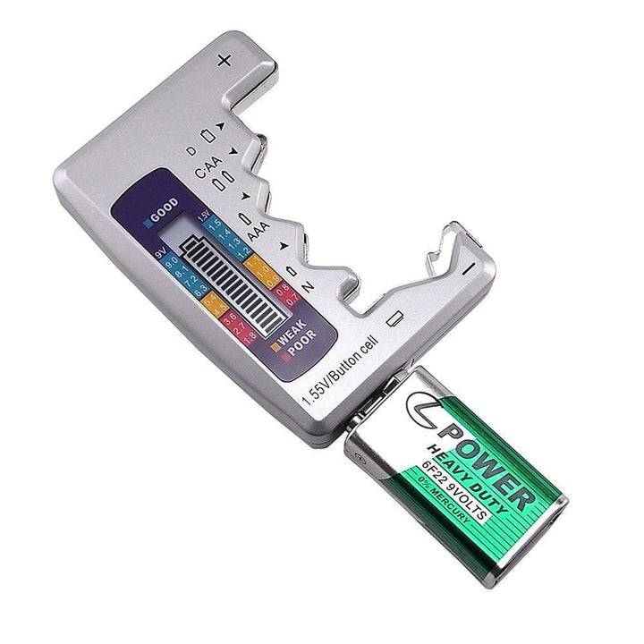 Batteritestare för hemelektronik visar batteristatus i färger, kompakt design, mäter knapp- och 9V-batterier.