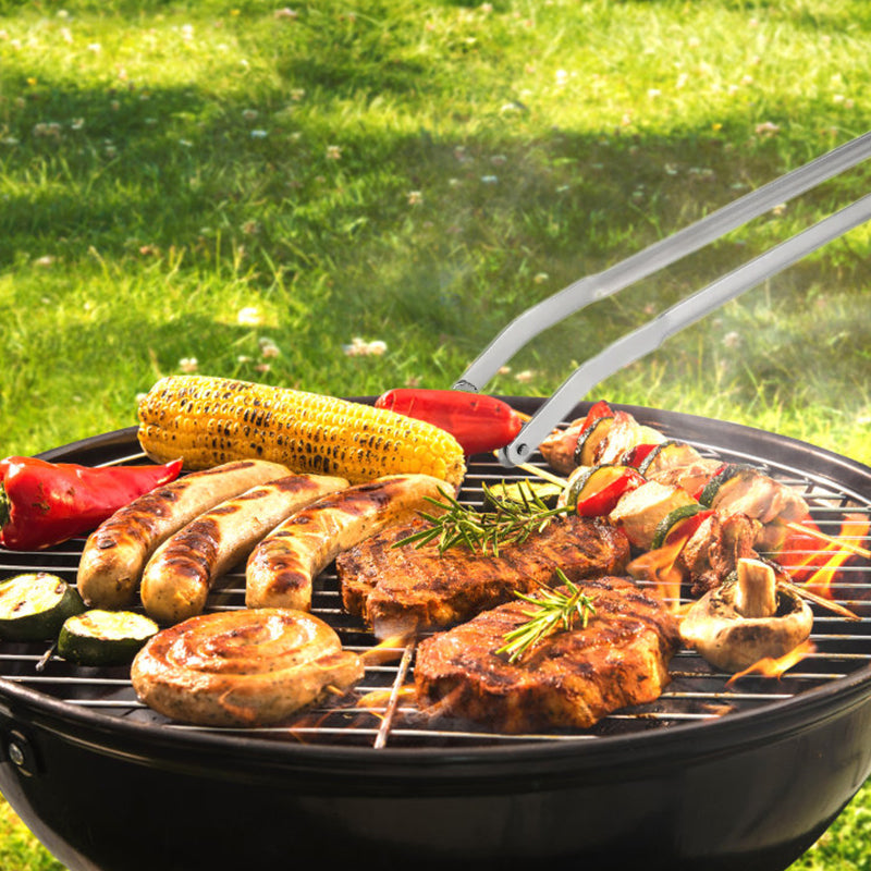"BBQ-tänger i rostfritt stål med ergonomisk design och justerbar rörelse, perfekta för säker och effektiv grillning."