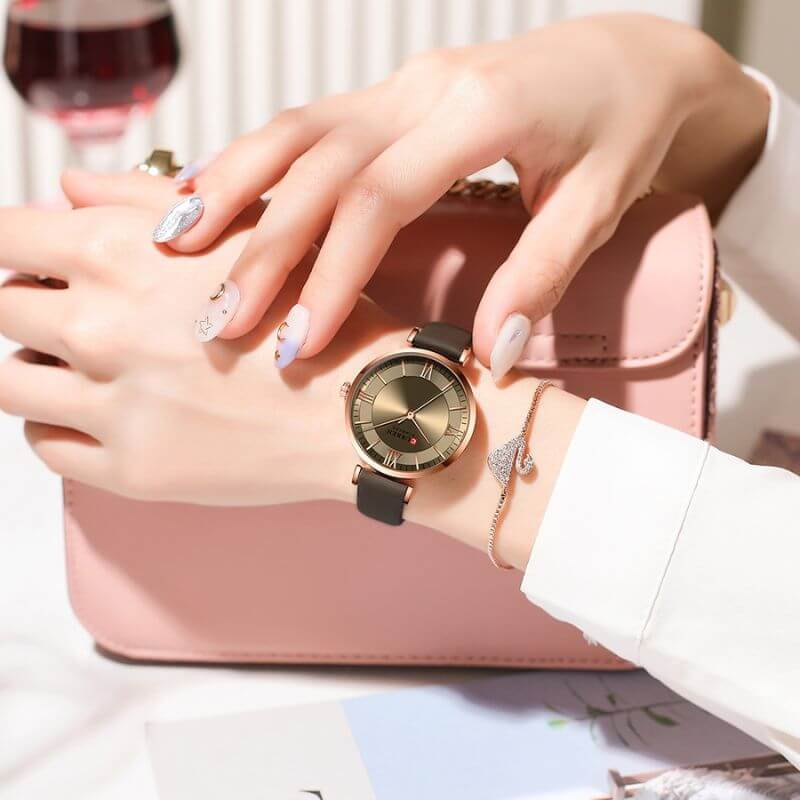 Elegant Vattentät Klocka med Läderarmband