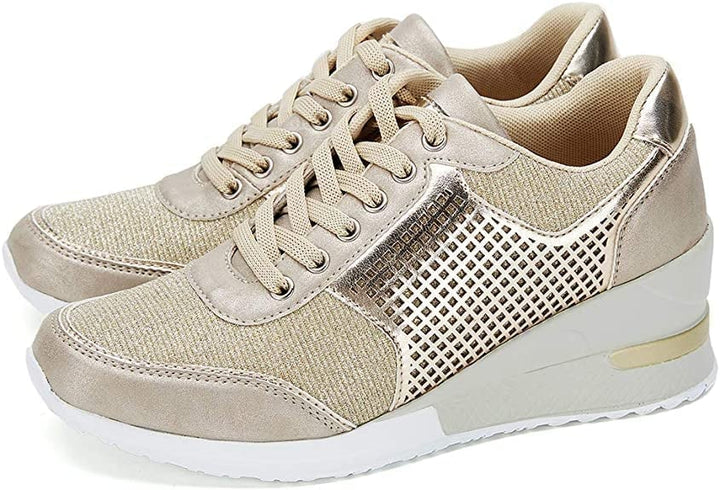 Beiga kilklackssneakers för dam, eleganta och bekväma för vardagsbruk. Ökad höjd och komfort.