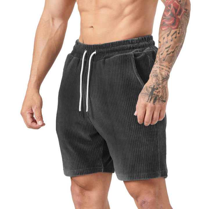 "Beige corduroy herrshorts med dragsko, avslappnad passform; mjuk bomullsmanchester perfekt för sommarutflykter."