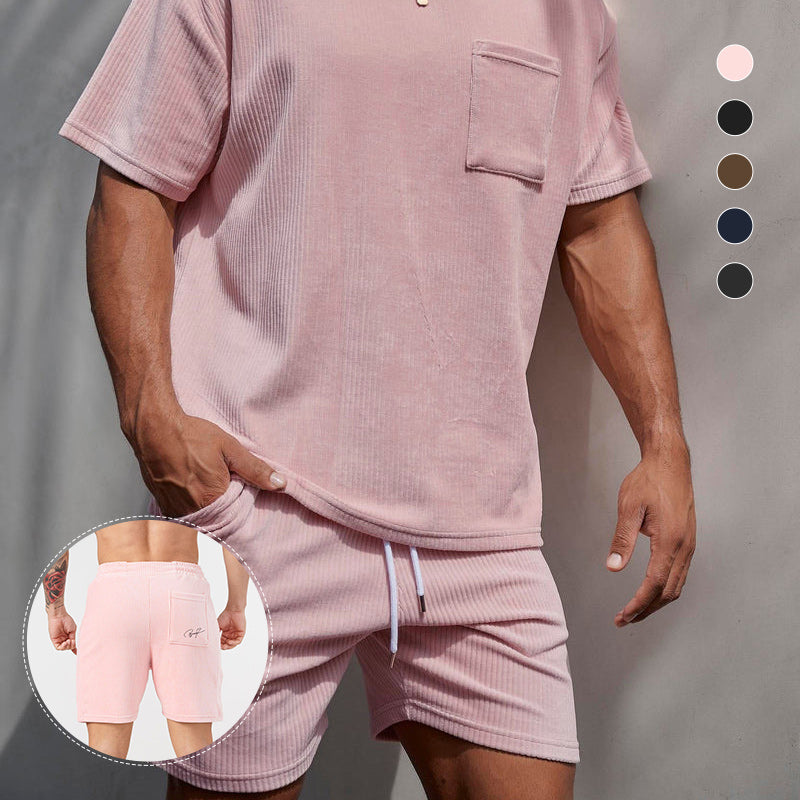 "Beige corduroy herrshorts med dragsko, avslappnad passform; mjuk bomullsmanchester perfekt för sommarutflykter."