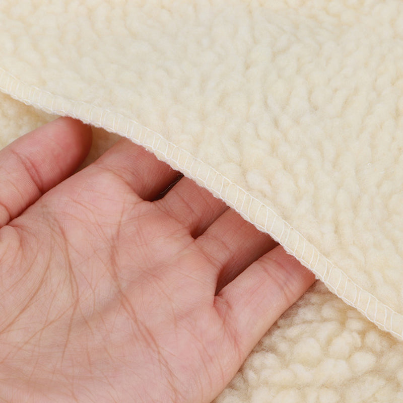 "Beige fleece vilstolsöverdrag med fickor, täcker hela stolen, skyddar mot fläckar, djurhår och spill, hem & inredning."
