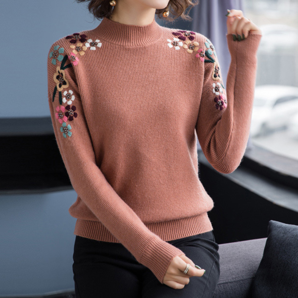 Elegant långärmad damtröja med blommig design. Perfekt för höst- och vintermode, en mysig stickad pullover.