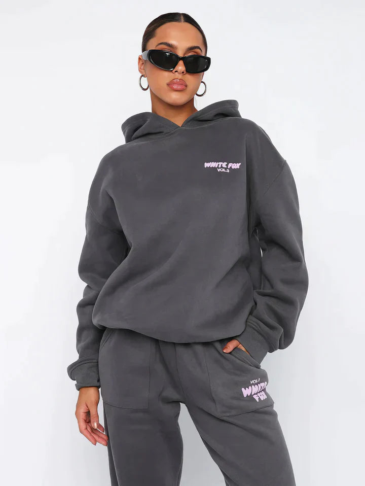 Mjuk hoodie pullover från damträningsdräkten. Perfekt höstmode för fritid och sportkläder.