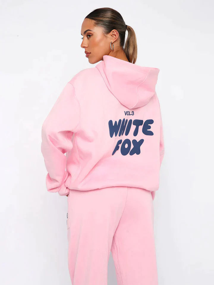 Detalj av luvan på damträningsdräkt. Hoodie-design, del av bekvämt set för activewear.