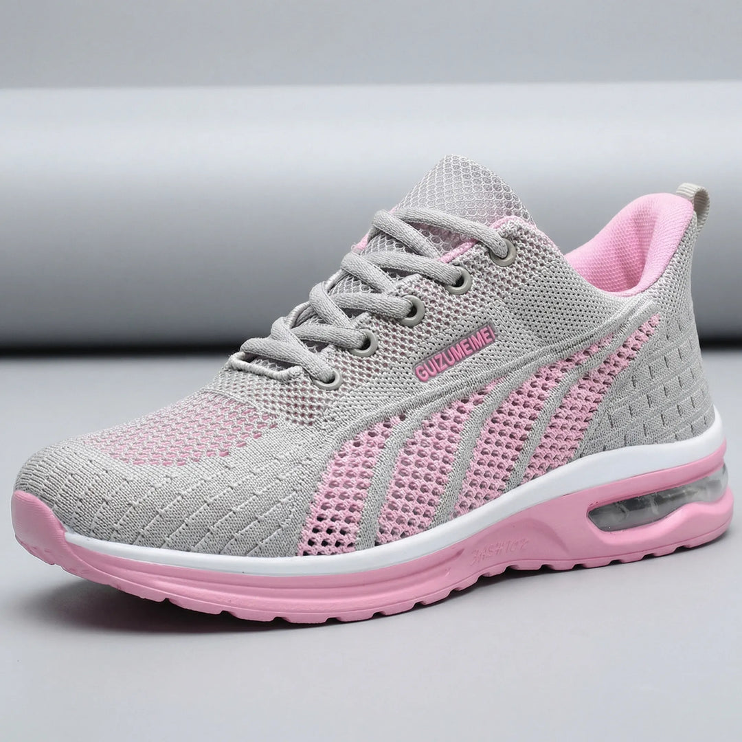 Lättviktiga Gina dam sneakers, dämpade för skön komfort vid promenader & vardagsbruk. Sportig design med snörning.