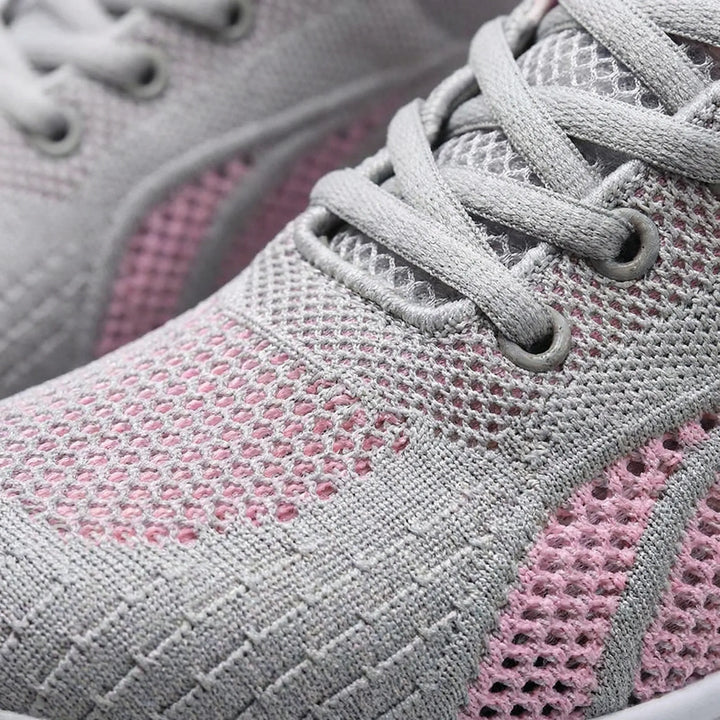 Gina dam sneakers med lätt vaddering som ger utmärkt stöd & komfort. Idealiska bekväma vardags- & promenadskor.