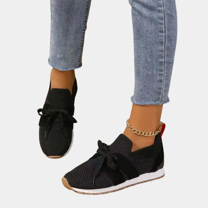 Stiliga, flexibla damsneakers Nova, designade för bekväm året runt-användning som fritids- och promenadskor.