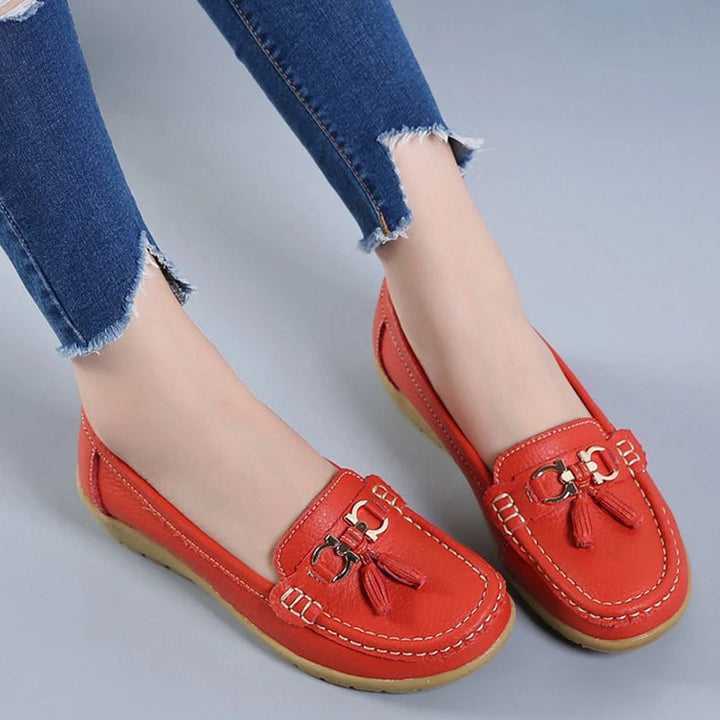 Sidovy av Gemma slip-on mokasiner för dam, bekväma vardagsskor med flexibel design.