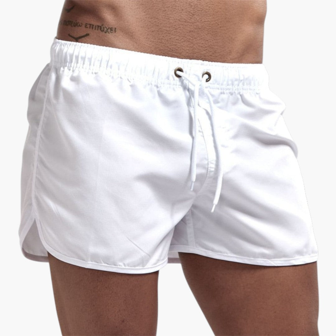 Bekväma herrbadshorts med justerbar dragsko för strand & pool. Stilren design för sommarens fritid.