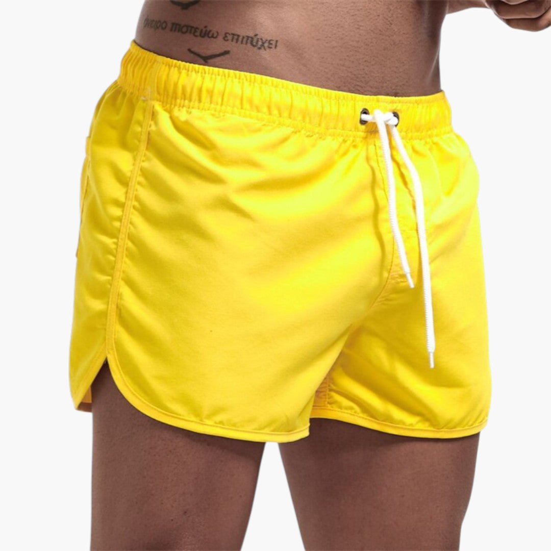 Herrbadshorts för strand, pool & sommar. Bekväma & justerbara badkläder med dragsko för simning & fritid.