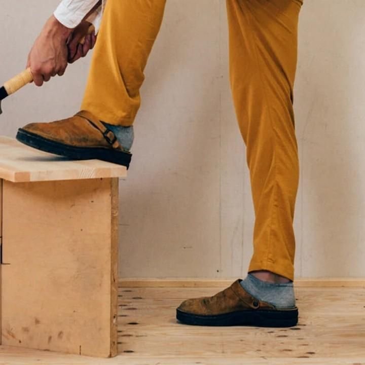 Klassiska svarta herrclogs Lennart, mångsidiga bekväma skor, perfekta för hemmet eller trädgården.