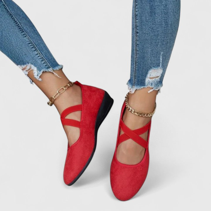 Bekväma vardagsskor för dam, stilrena slip-on lågskor för både vår och höstpromenader.