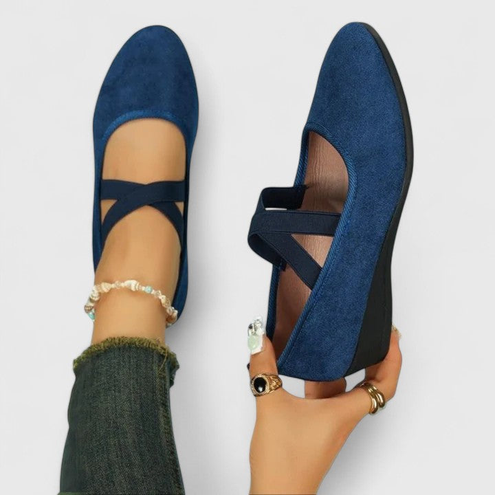 Stilrena och bekväma slip-on damskor, perfekta promenadskor med komfort för hela dagen.