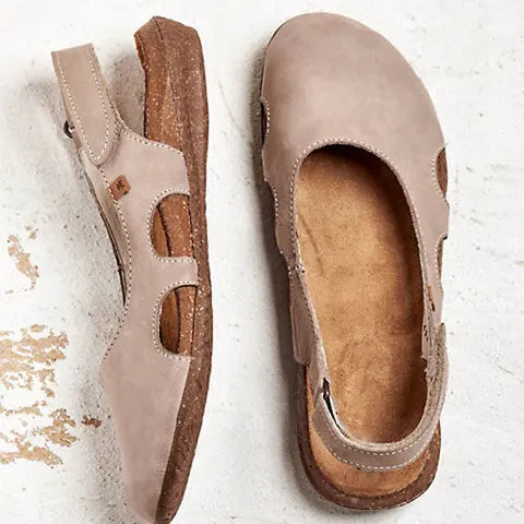 Snygga dam sandaler med justerbara remmar för perfekt passform. Lätta slip-on skor för sommaren.