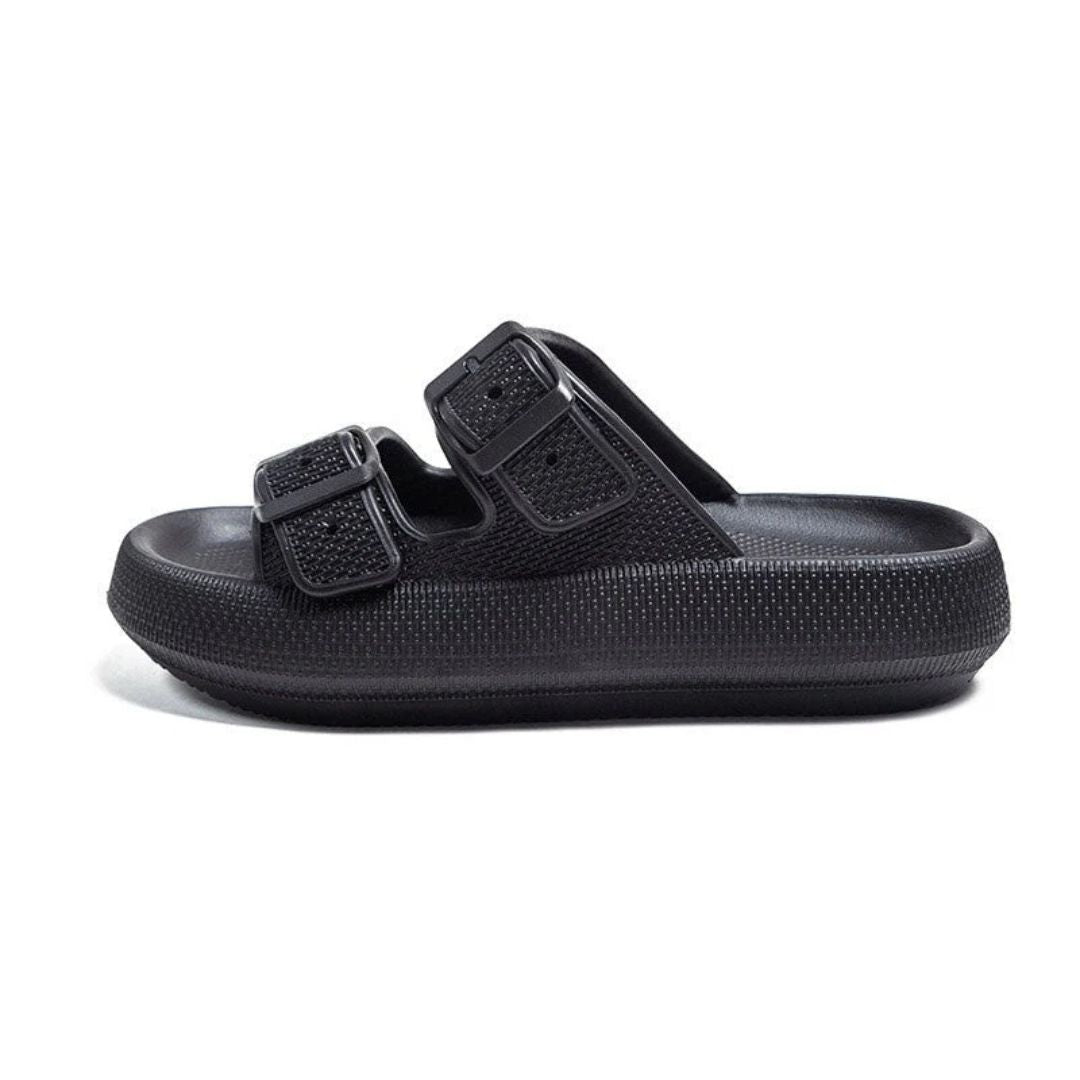 Bekväma unisex sandaler i närbild, designade för optimal fotavlastning och komfort. Fotriktiga vardagsskor.