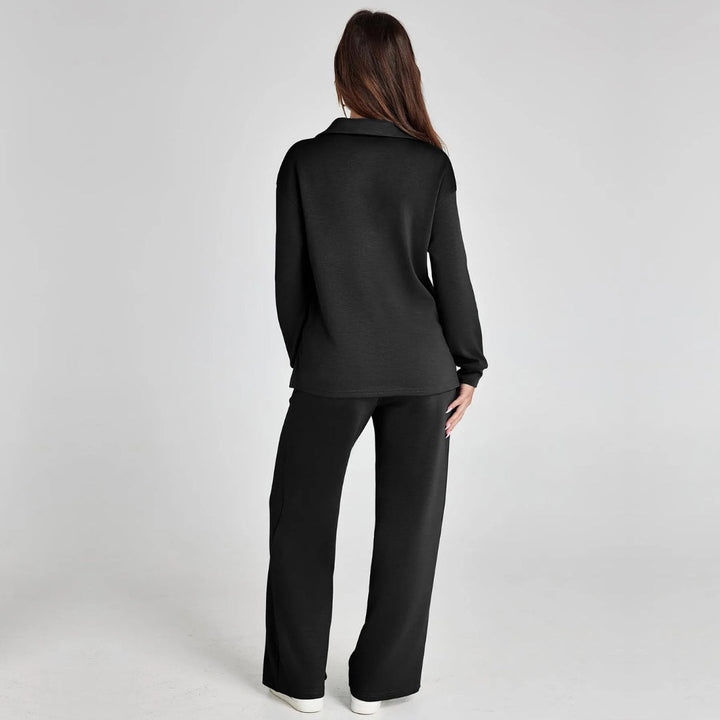 Elegant hemmakläder för dam: Loungewear-set med vida ben och mjukt material.