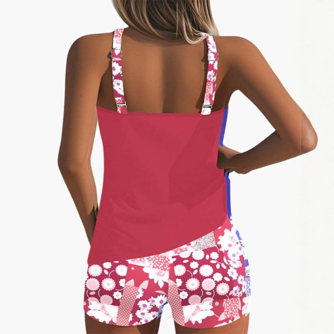 Tvådelat dam tankini-set med shorts & vackert blommönster. Idealiskt för sommarbad & avkoppling.