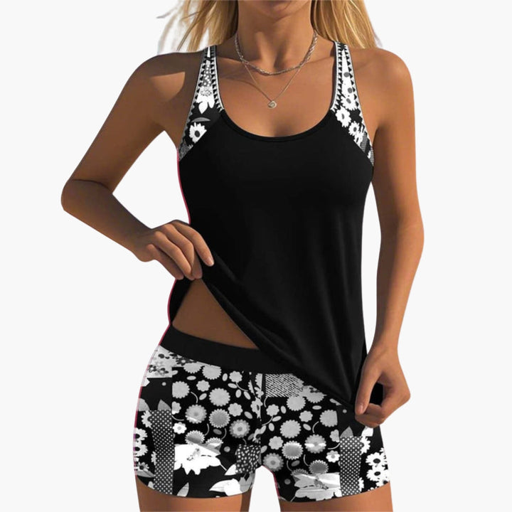 Komfortabelt tankini-set dam med blommönster & shorts. Mångsidiga badkläder för pool, strand & aktivitet.
