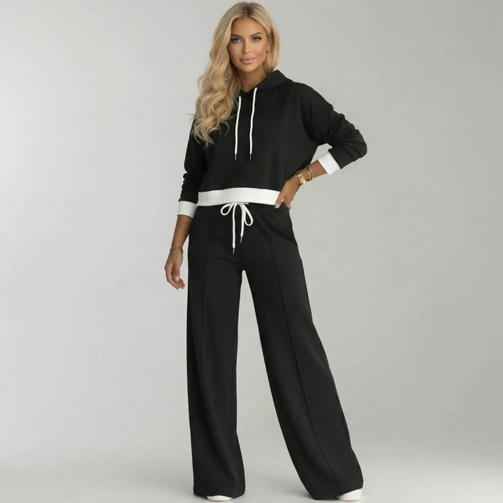 Oversized dam loungeset i Savannah-stil. Avslappnad reseoutfit, bekväm vardagslook och fritidskläder.