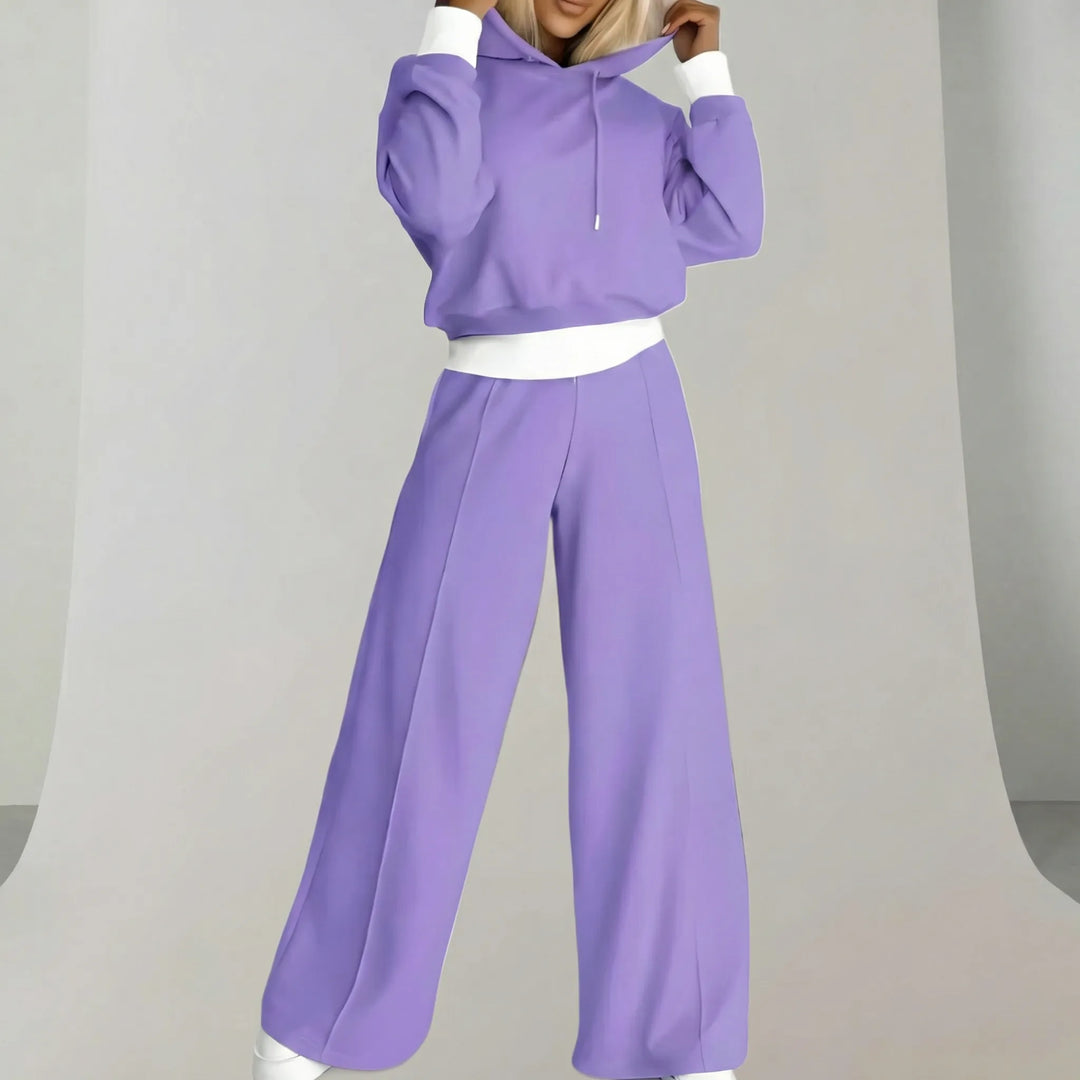 Stilren damoutfit för vardagen. Bekvämt och avslappnat set, utmärkt som loungeset och reseoutfit.