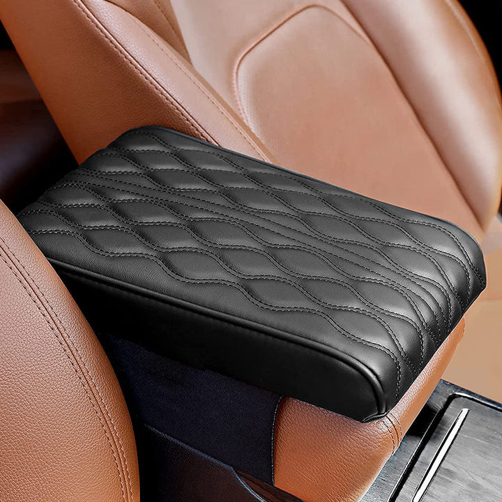 "Bil memory foam armstödslåda i elegant svart mikrofiberläder, stilrent designad för komfort och skydd mot smuts och slitning
