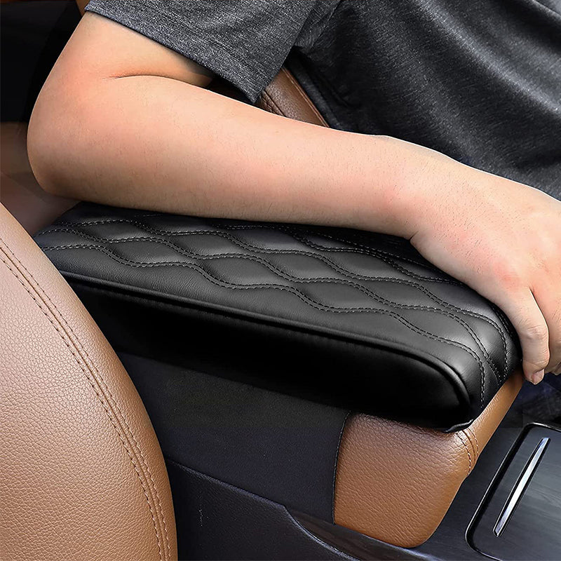 "Bil memory foam armstödslåda i elegant svart mikrofiberläder, stilrent designad för komfort och skydd mot smuts och slitning
