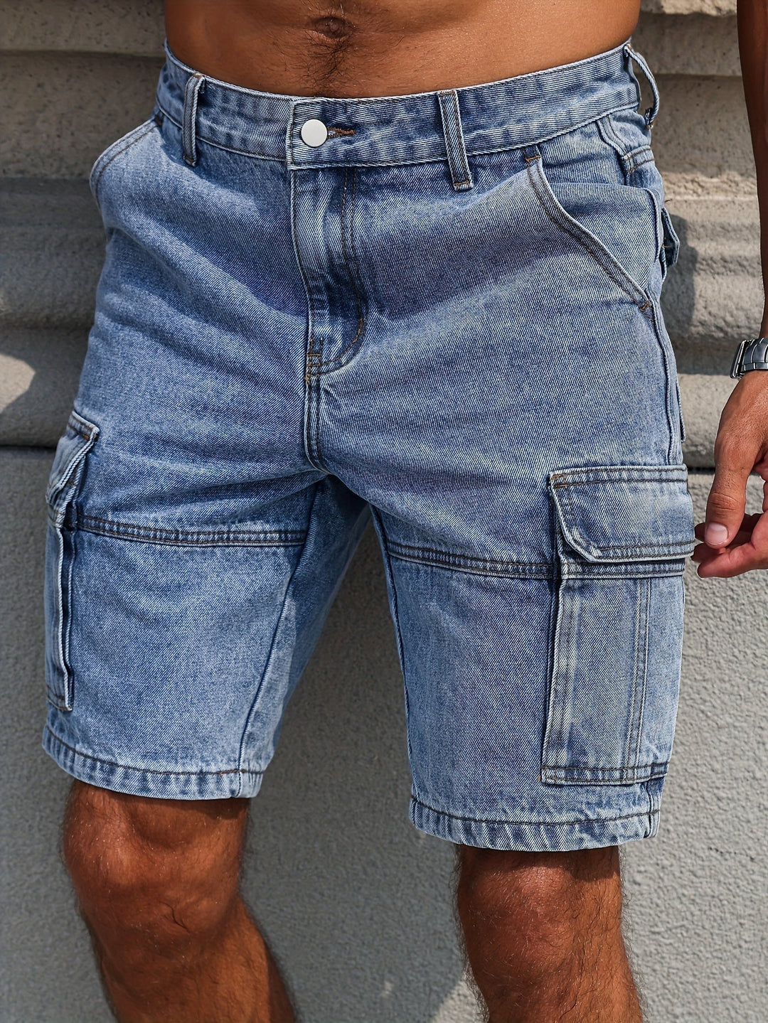 Blå Urban Denim herrshorts, bekväma och lediga, perfekta för sommarens fritid och vardag.